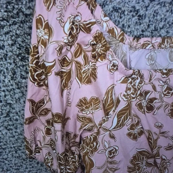 Pink Floral Off-Shoulder Blouse - Picture 3 of 7